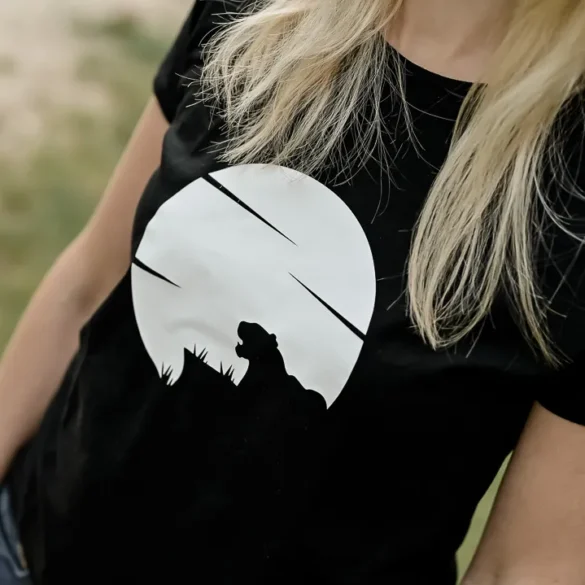 Naiste t-särk must kuu tiiger eesti disain Blacksunset haapsalu linnus