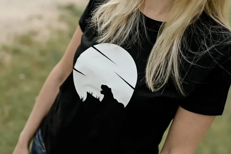 Naiste t-särk must kuu tiiger eesti disain Blacksunset haapsalu linnus