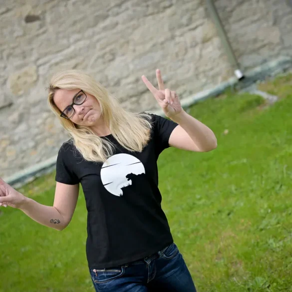 Naiste t-särk must kuu tiiger eesti disain Blacksunset haapsalu