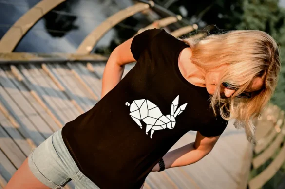 Naiste T-särk jänes origami tshirt blacksunset eesti disain-1-3_1