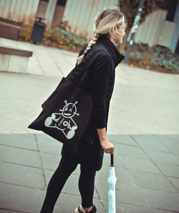 Voodoo Teddy Reflective riidekott totebag helkurkott Blacksunset Kleebime OÜ Tartu ülikool #visittartu kangas kott
