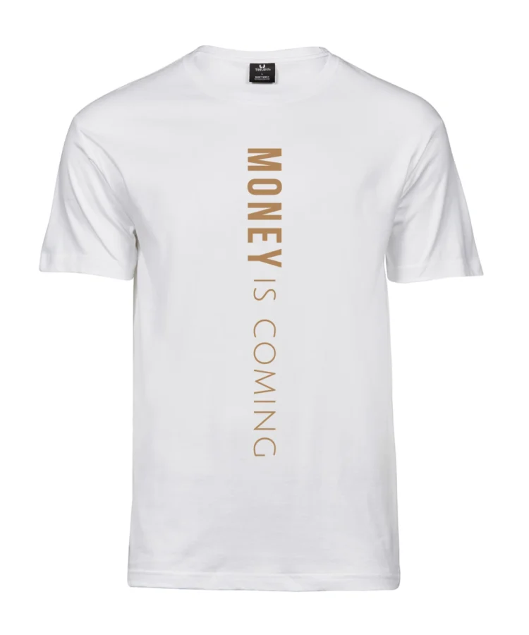 Valge unisex T-särk kuldse vertikaalse kirjaga “MONEY IS COMING”, eestvaade, ümar kaelus, tootekujutis.