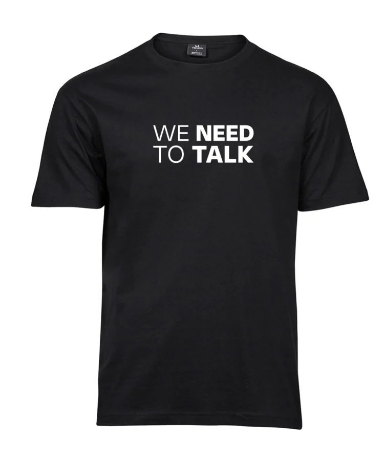 Must unisex T-särk valge tekstiga “WE NEED TO TALK” – eestvaade, minimalistlik tootefoto.