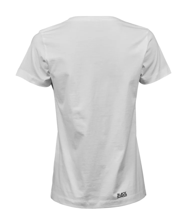 Naiste valge T-särk – tagantvaade, väike Blacksunset logo alläärel.