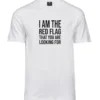 Blacksunset unisex valge T-särk “I AM THE RED FLAG THAT YOU ARE LOOKING FOR”; must tüpograafia; packshot valgel taustal, regular fit.