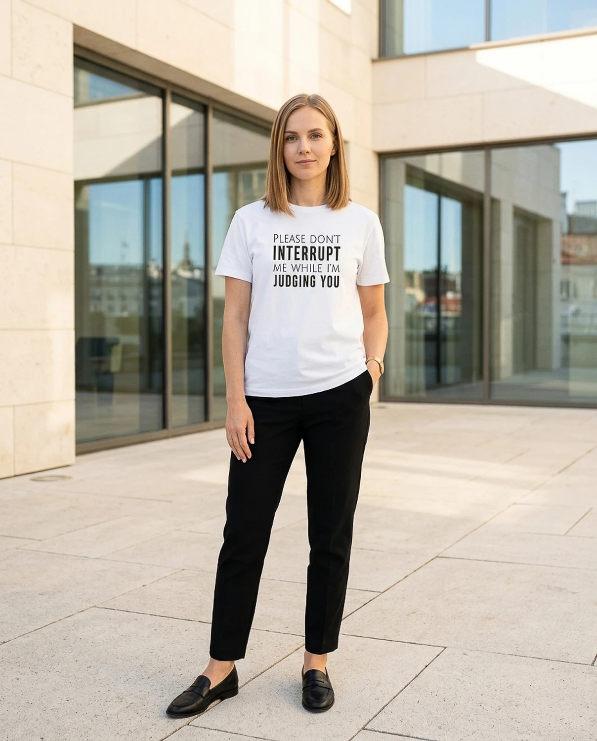 Judging You T-särk linnakeskkonnas