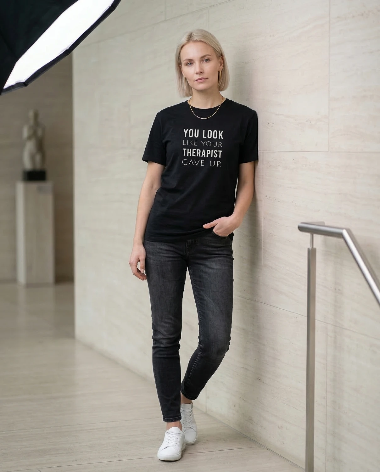 You Look Like Your Therapist Gave Up unisex T-särk - Image 4