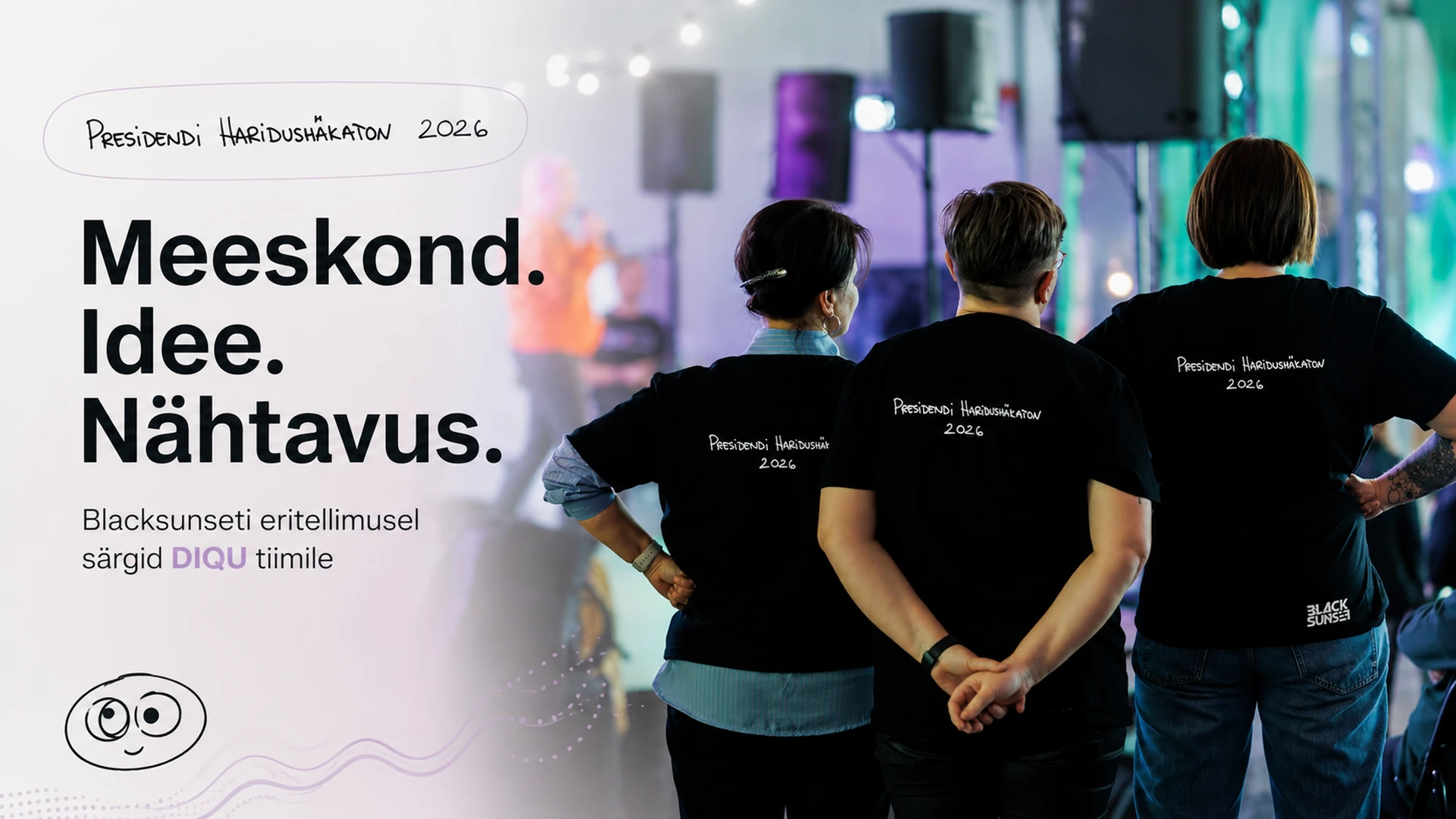 DIQU meeskond mustades tiimisärkides presidendi haridushäkatoni lavakeskkonnas