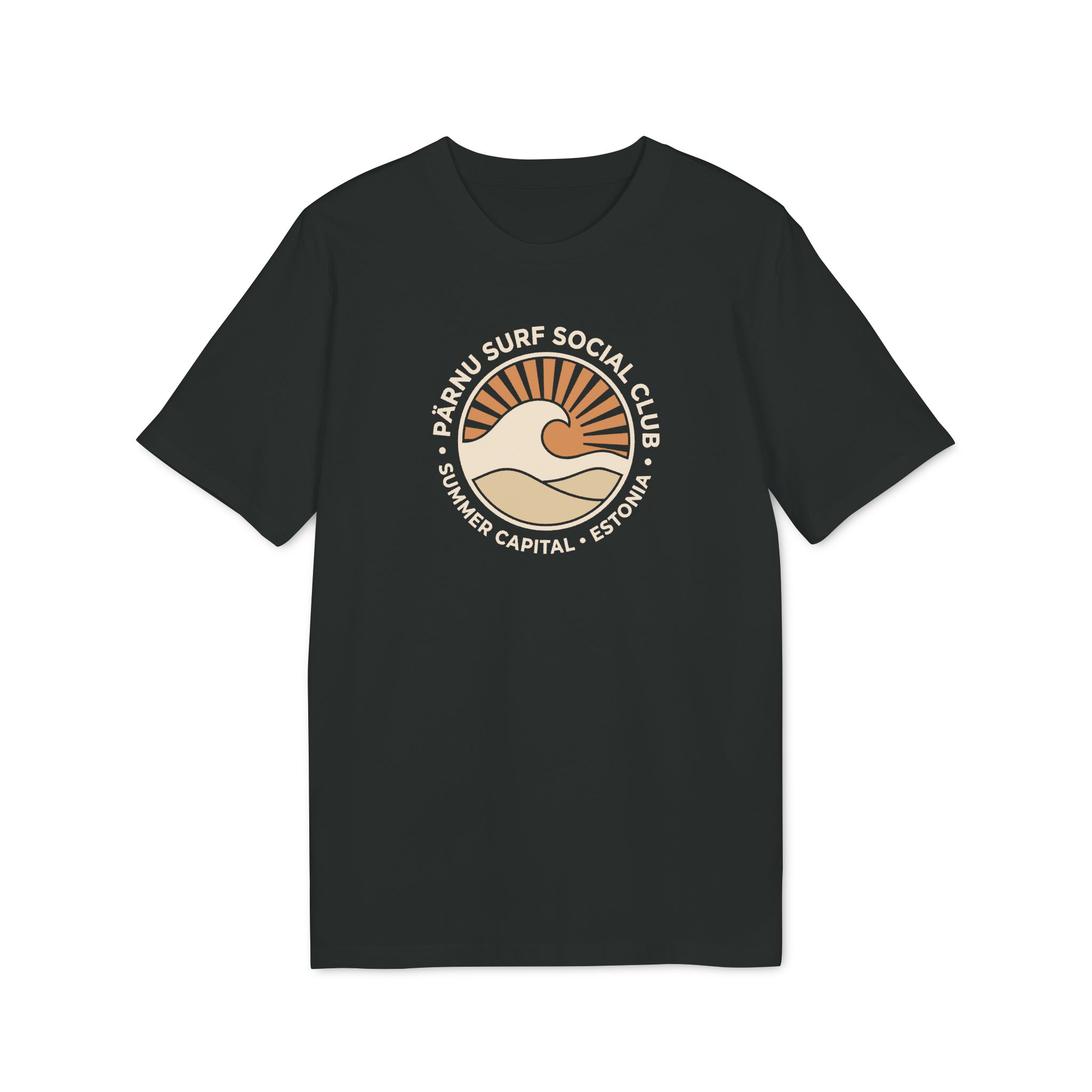 Must T-särk eestvaates, Pärnu Surf Social Club ringkirja, lihtsa kaarduva laine ja oranži päikesega.