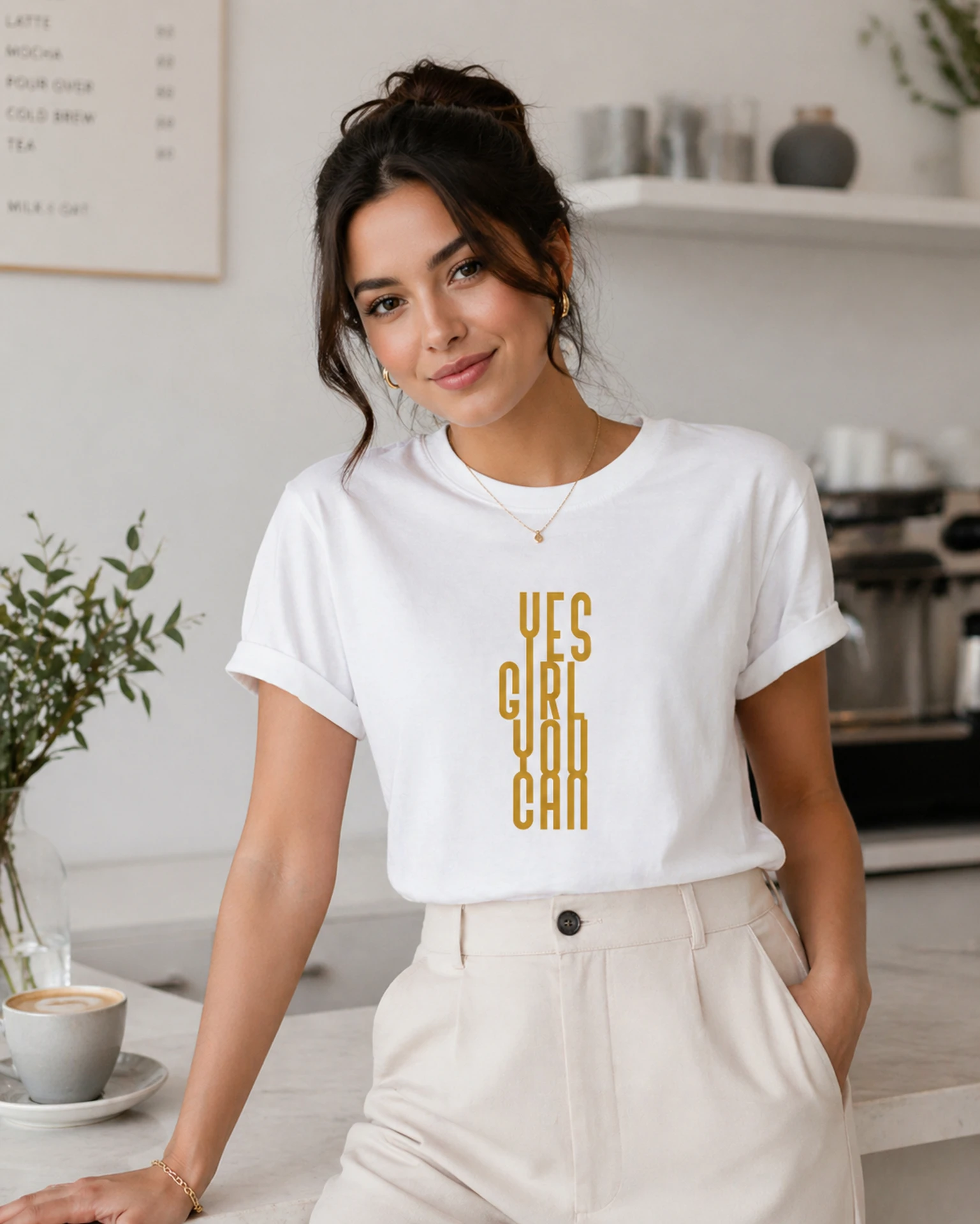 Yes Girl You Can valge T-särk kuldse vertikaalse kirjaga