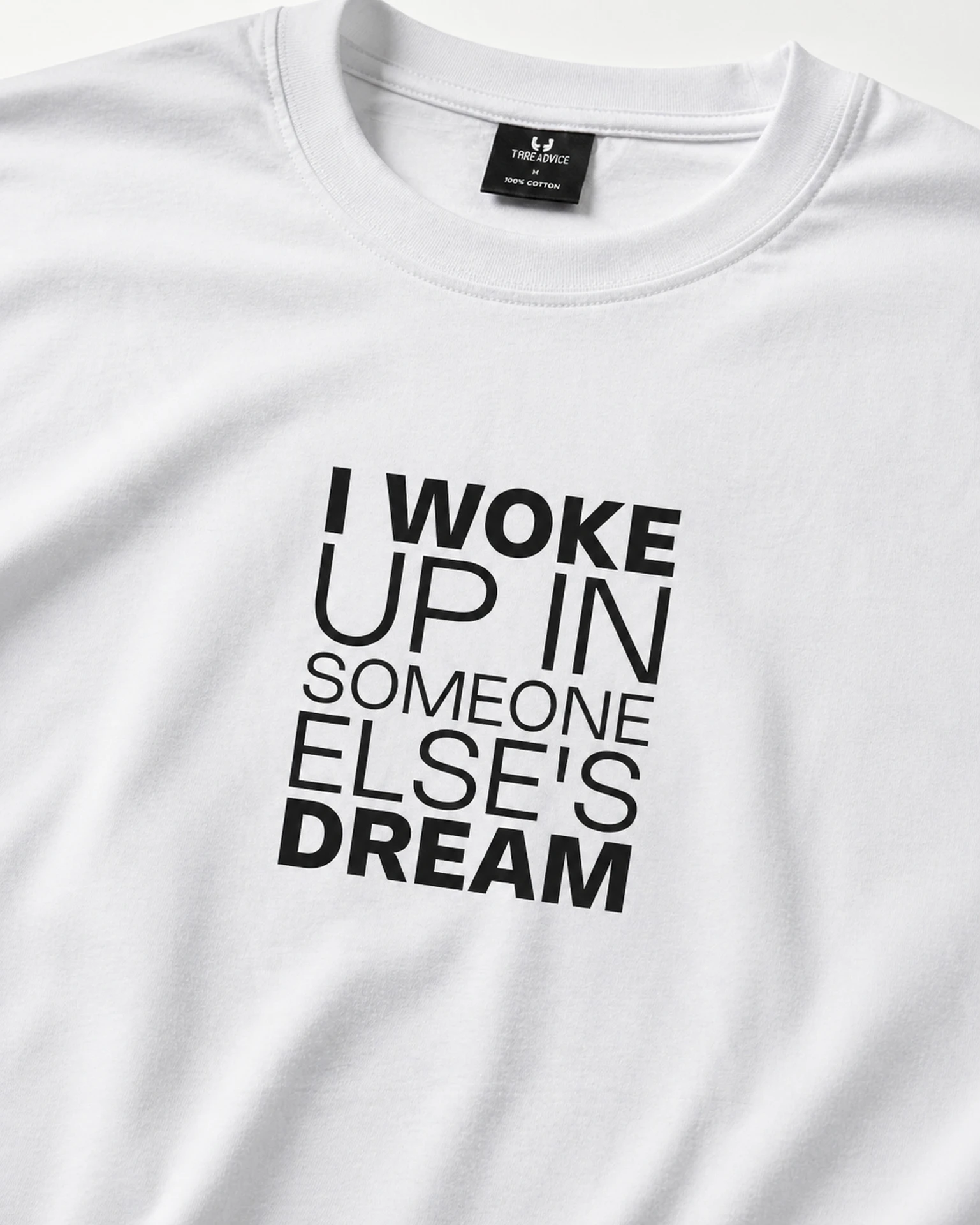 I Woke Up In Someone Else’s Dream T-särk bold plokktüpograafiaga