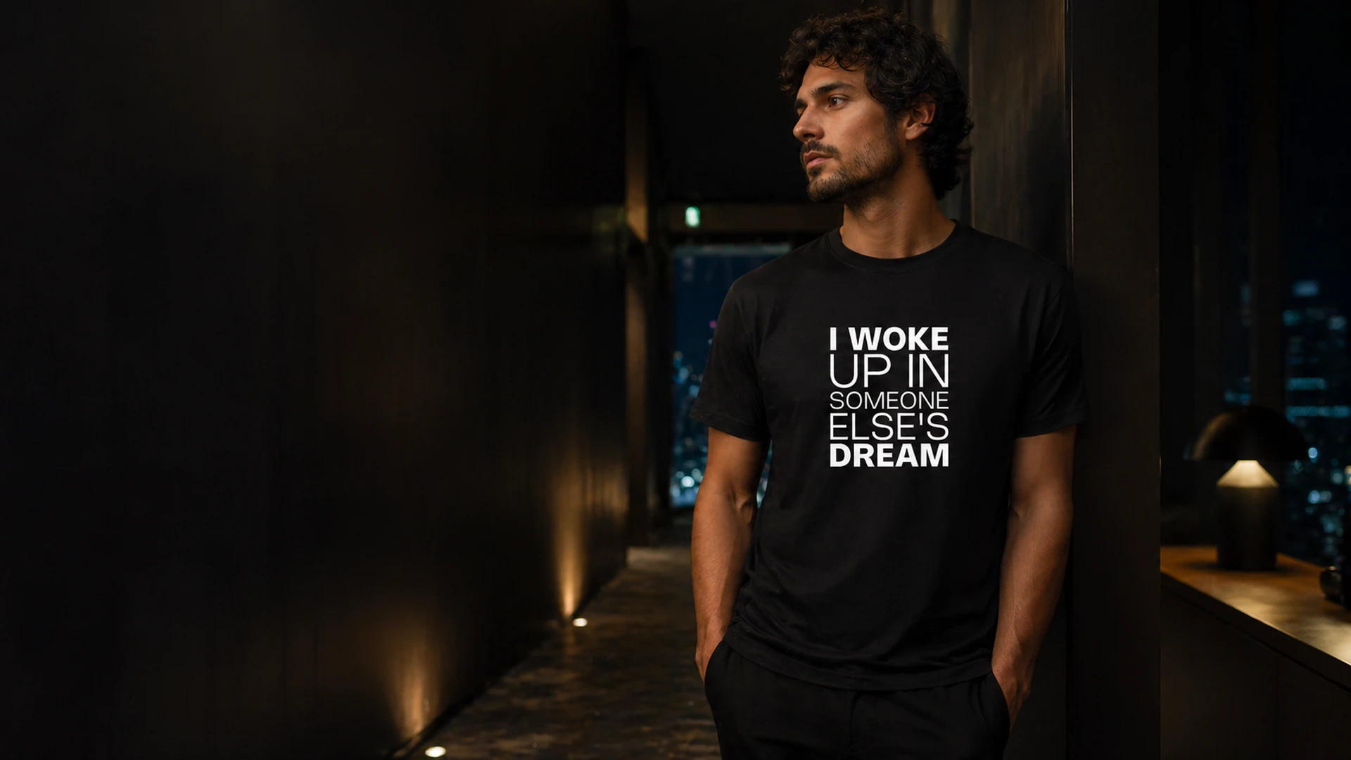 I Woke Up In Someone Else’s Dream T-särk bold plokktüpograafiaga