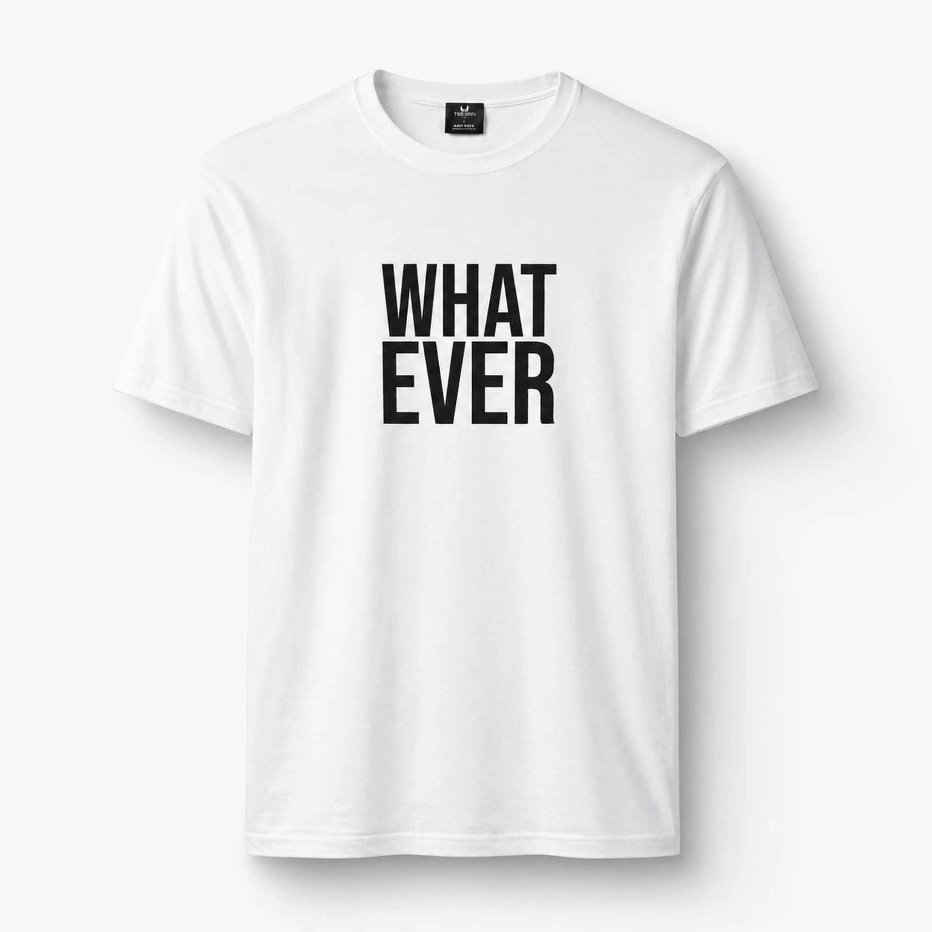 What Ever T-särk suure must-valge tüpograafiaga